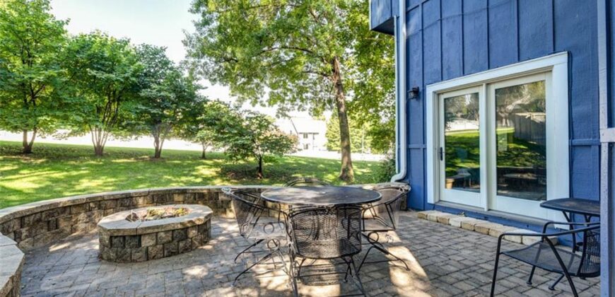 719 White Oak Lane, Gladstone, MO 64116
