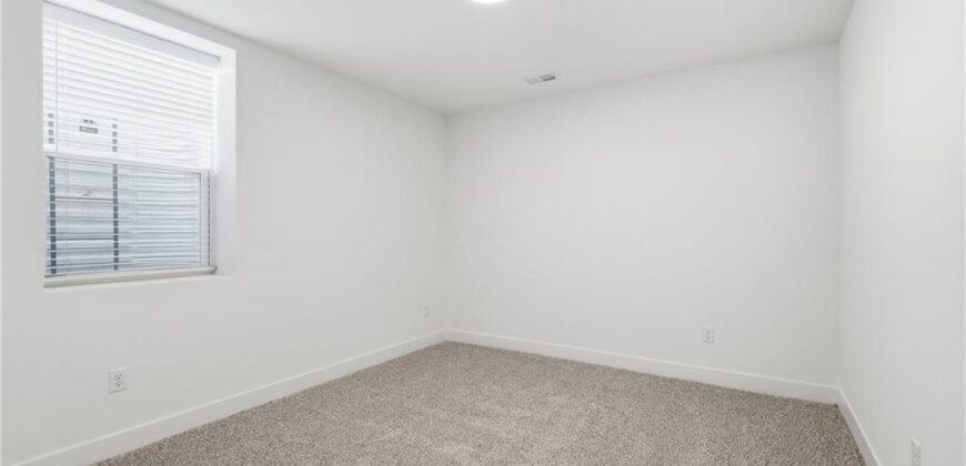 8015 N Sycamore Avenue, Kansas City, MO 64158