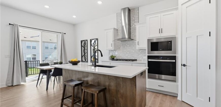 8015 N Sycamore Avenue, Kansas City, MO 64158