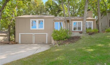 807 NW 70th Street, Kansas City, MO 64118