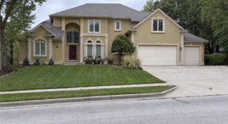 6119 S National Drive, Parkville, MO 64152