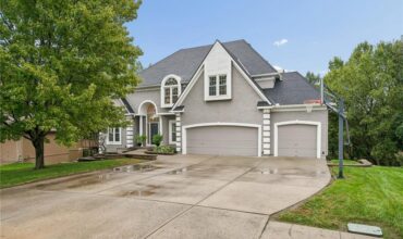 6705 NW Monticello Terrace, Parkville, MO 64152