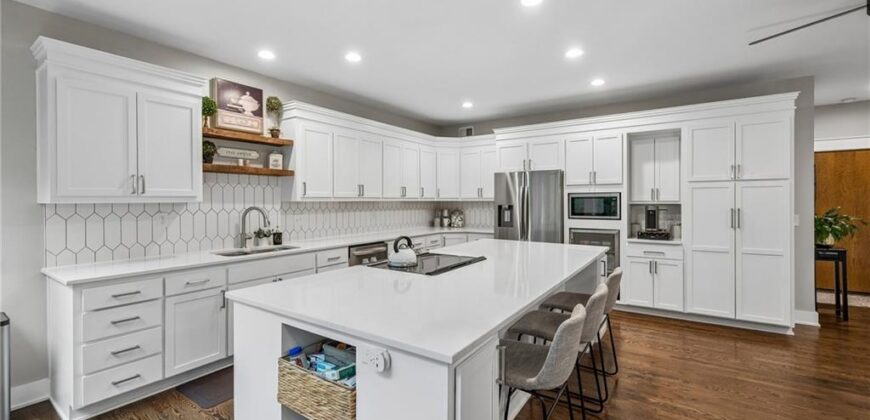 6705 NW Monticello Terrace, Parkville, MO 64152