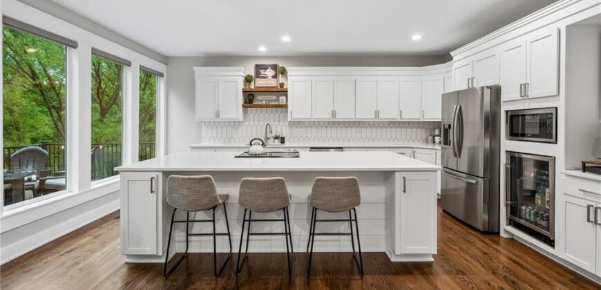 6705 NW Monticello Terrace, Parkville, MO 64152