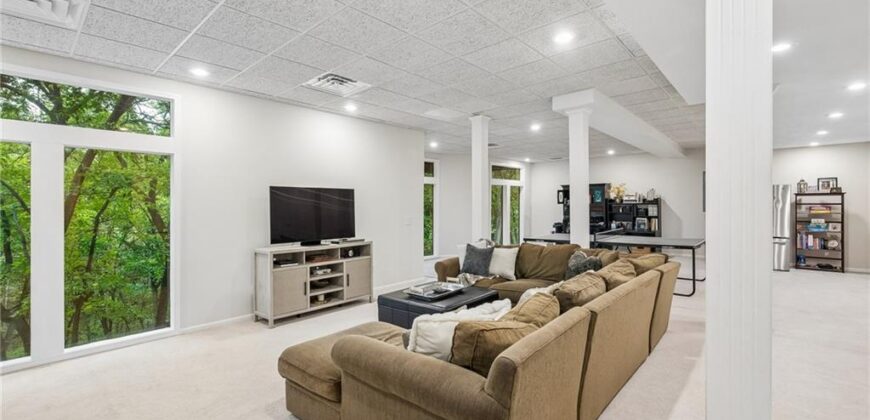 6705 NW Monticello Terrace, Parkville, MO 64152