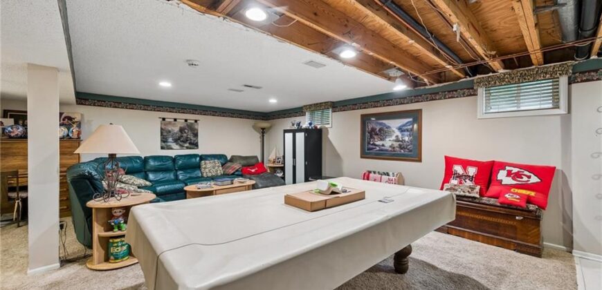7314 N olive Street, Kansas City, MO 64118