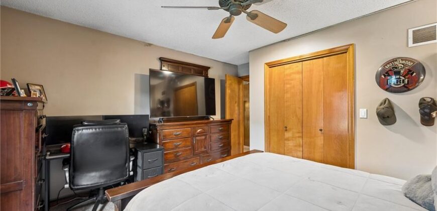 7314 N olive Street, Kansas City, MO 64118