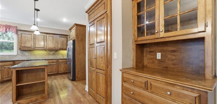10303 N Dallas Avenue, Kansas City, MO 64154