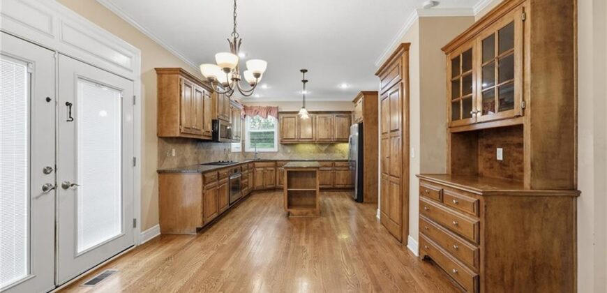 10303 N Dallas Avenue, Kansas City, MO 64154