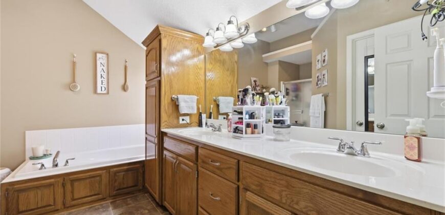 11226 N Belleview Avenue, Kansas City, MO 64155