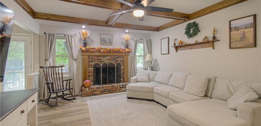 1914 Meadowlane Street, Kearney, MO 64060