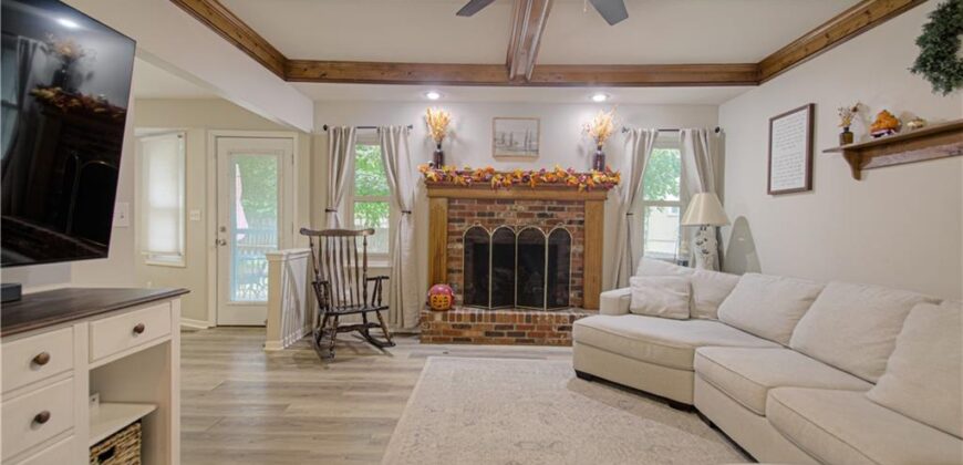 1914 Meadowlane Street, Kearney, MO 64060