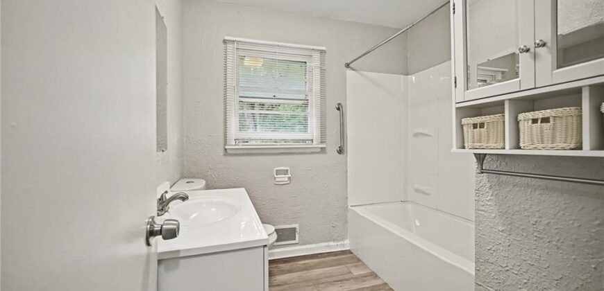 10710 N Grand Avenue, Kansas City, MO 64155