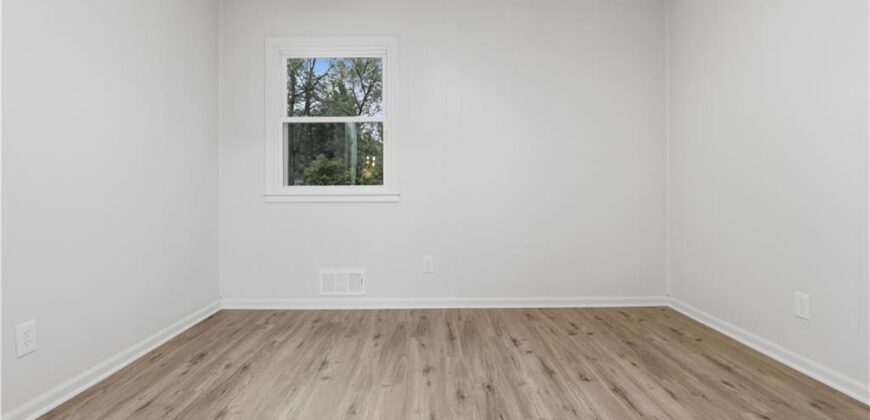 2919 NE Russell Road, Kansas City, MO 64117