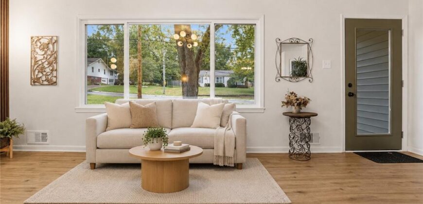 2919 NE Russell Road, Kansas City, MO 64117