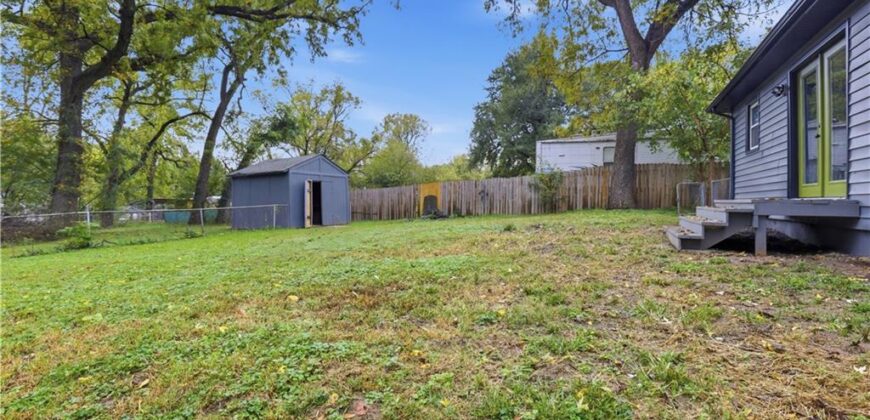 2919 NE Russell Road, Kansas City, MO 64117