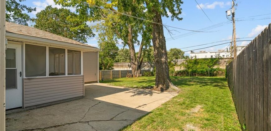 2404 NE 60TH Street, Gladstone, MO 64118