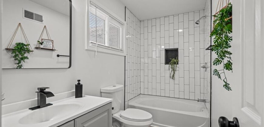 2404 NE 60TH Street, Gladstone, MO 64118