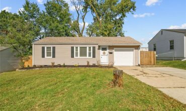 2404 NE 60TH Street, Gladstone, MO 64118
