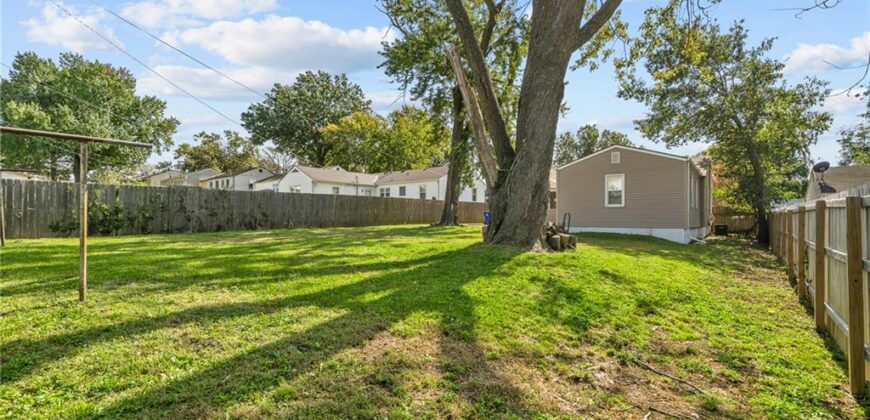 2404 NE 60TH Street, Gladstone, MO 64118