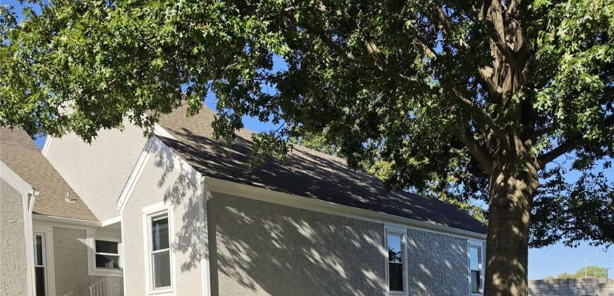 9704 N Locust Drive, Kansas City, MO 64155