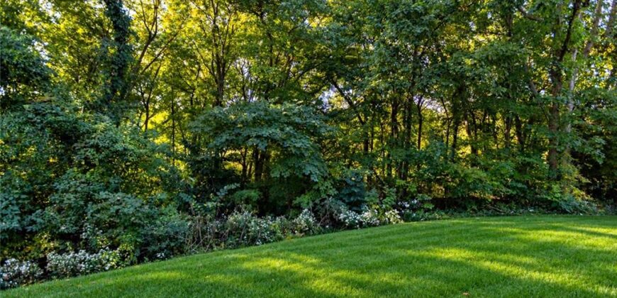10245 Magnolia Lane, Parkville, MO 64152