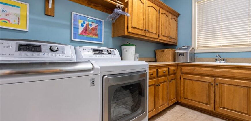 10245 Magnolia Lane, Parkville, MO 64152