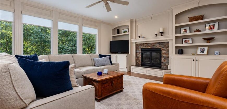 10245 Magnolia Lane, Parkville, MO 64152