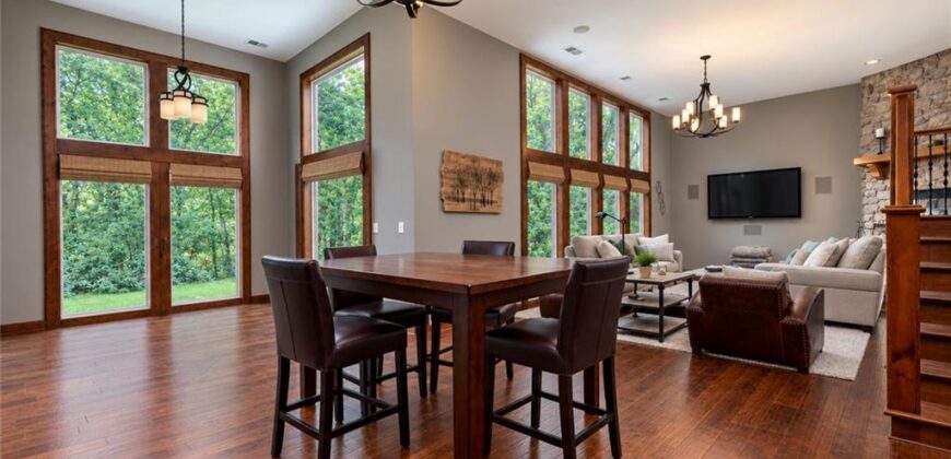 10245 Magnolia Lane, Parkville, MO 64152