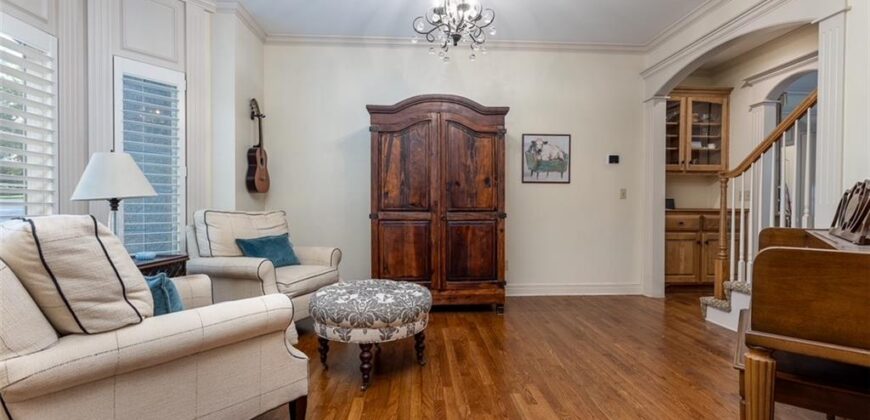 10245 Magnolia Lane, Parkville, MO 64152