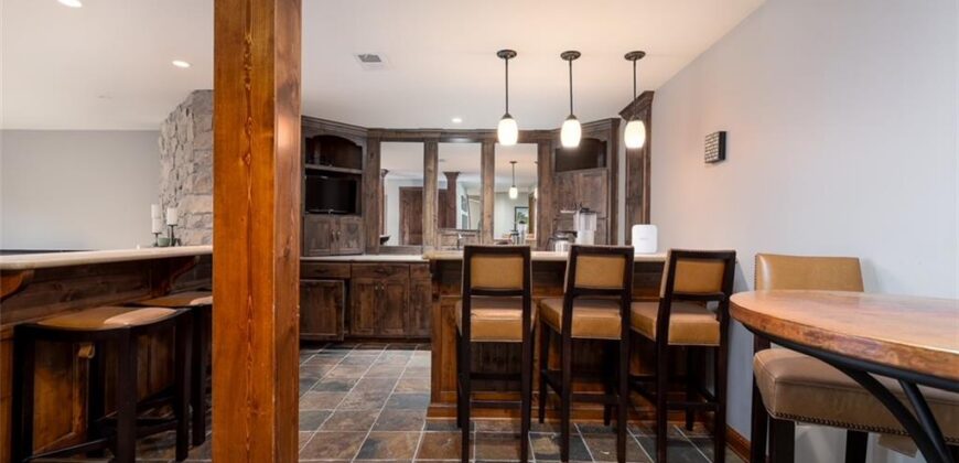 10245 Magnolia Lane, Parkville, MO 64152