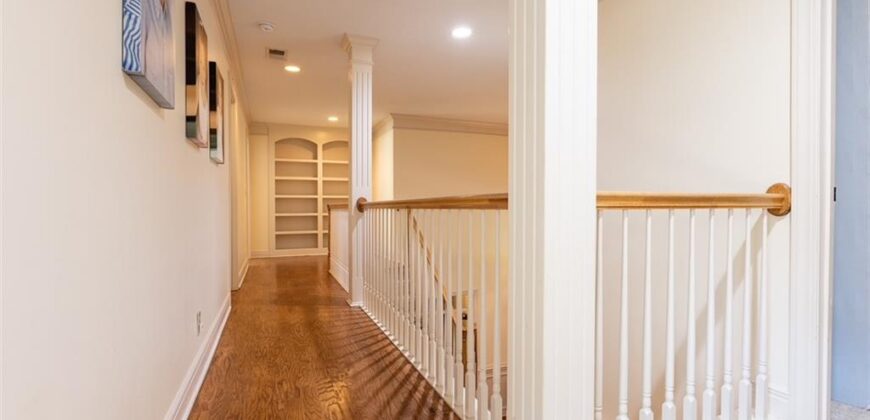 10245 Magnolia Lane, Parkville, MO 64152