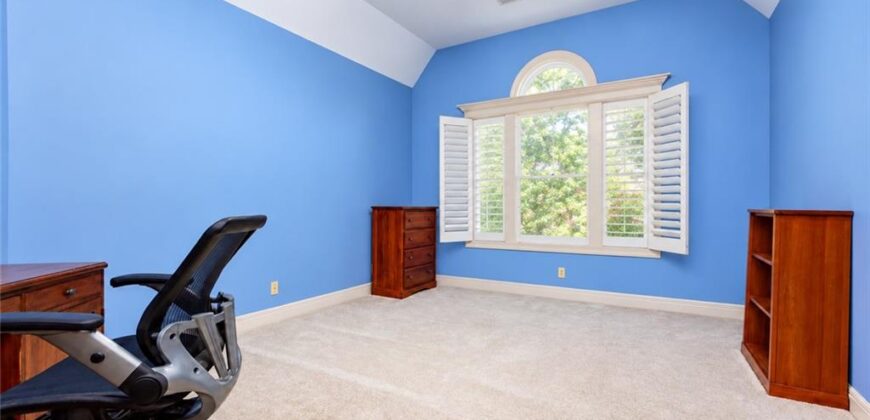 10245 Magnolia Lane, Parkville, MO 64152