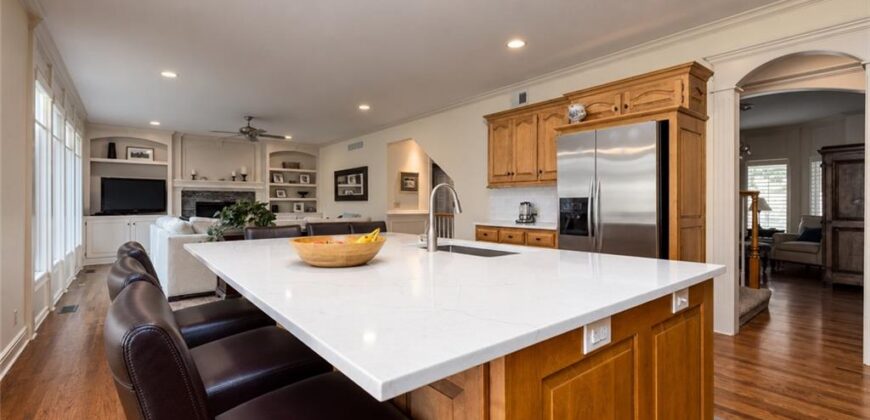 10245 Magnolia Lane, Parkville, MO 64152