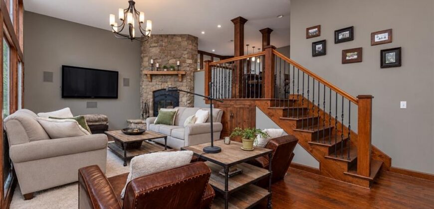 10245 Magnolia Lane, Parkville, MO 64152