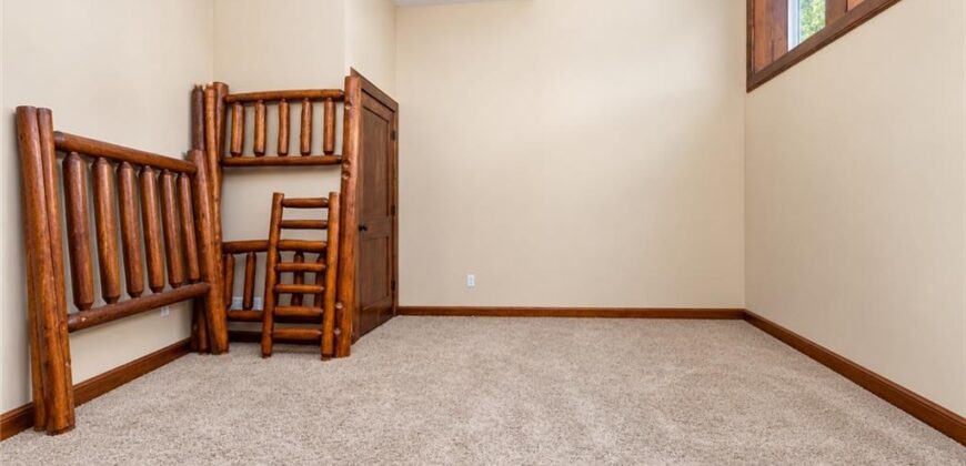 10245 Magnolia Lane, Parkville, MO 64152