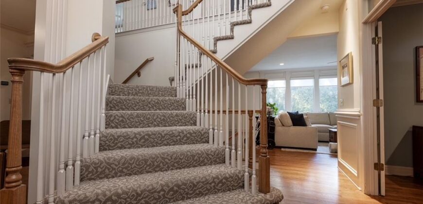 10245 Magnolia Lane, Parkville, MO 64152
