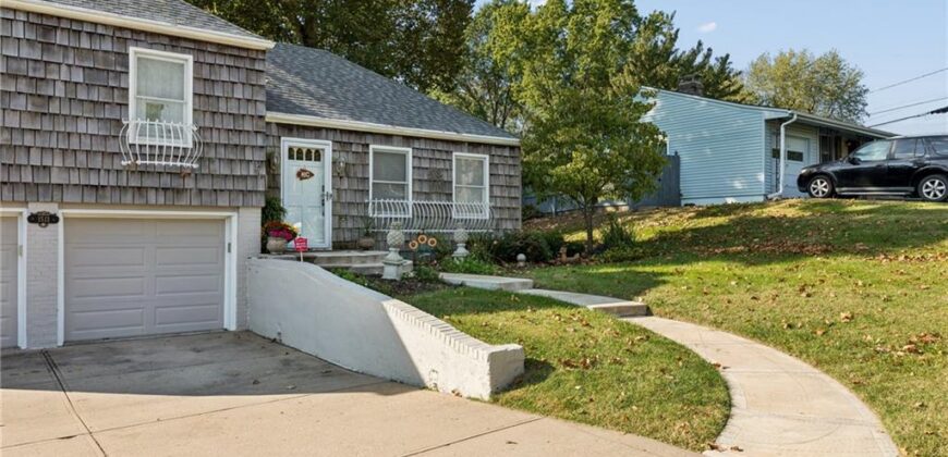 1513 NE Englewood Road, Kansas City, MO 64118