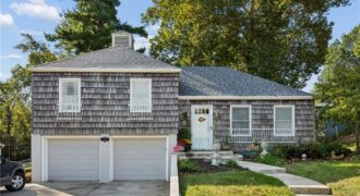 1513 NE Englewood Road, Kansas City, MO 64118