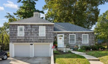1513 NE Englewood Road, Kansas City, MO 64118
