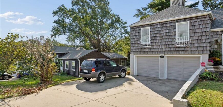 1513 NE Englewood Road, Kansas City, MO 64118
