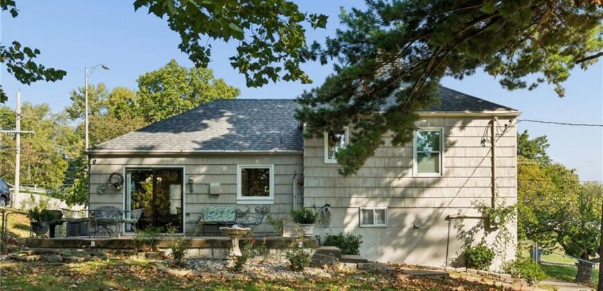 1513 NE Englewood Road, Kansas City, MO 64118