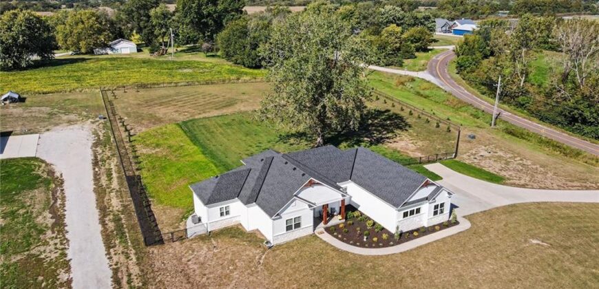 19920 NE F Highway, Smithville, MO 64089