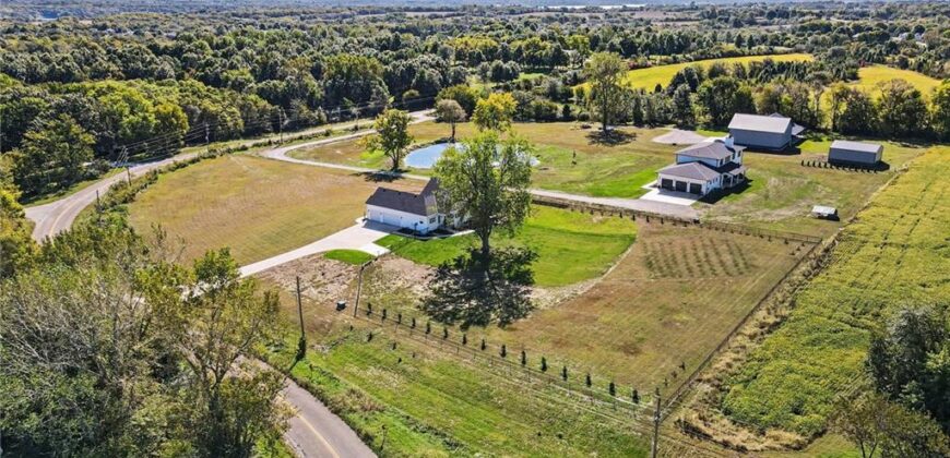 19920 NE F Highway, Smithville, MO 64089