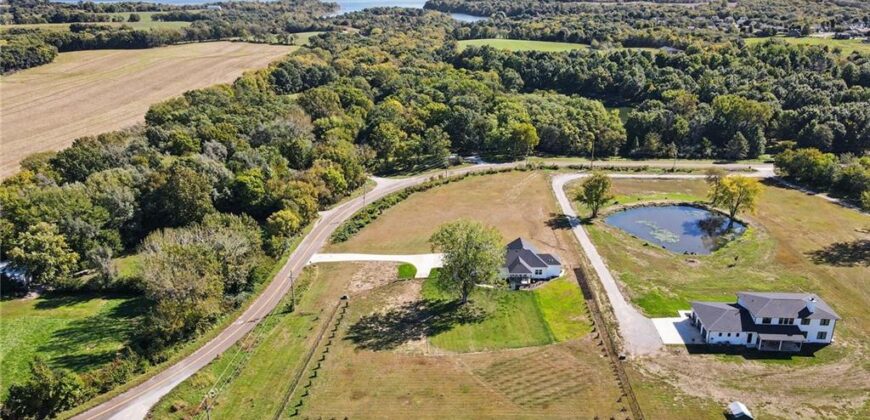 19920 NE F Highway, Smithville, MO 64089