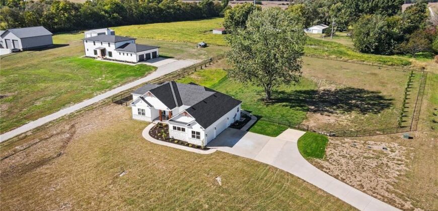 19920 NE F Highway, Smithville, MO 64089
