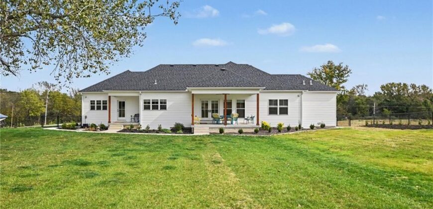 19920 NE F Highway, Smithville, MO 64089