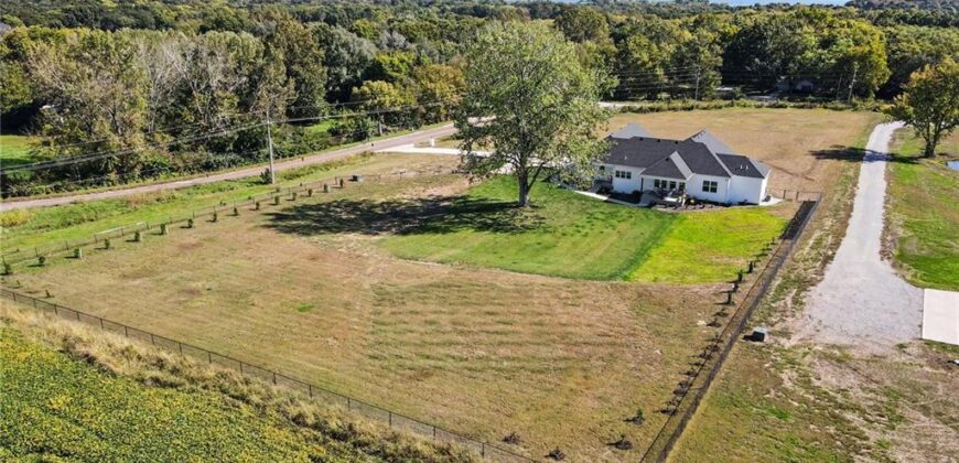 19920 NE F Highway, Smithville, MO 64089
