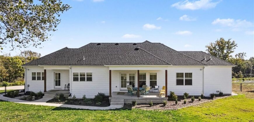 19920 NE F Highway, Smithville, MO 64089