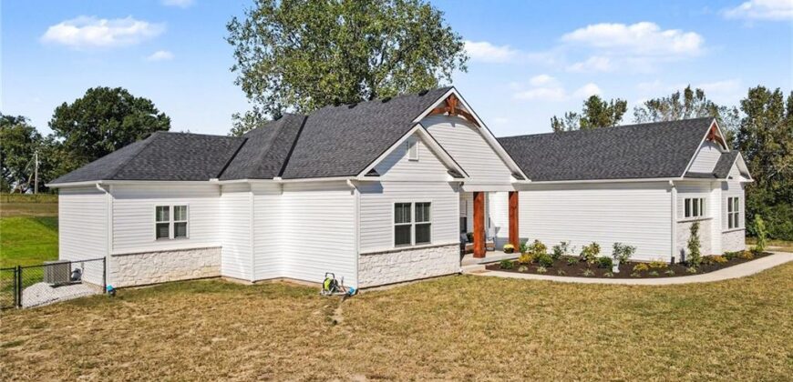 19920 NE F Highway, Smithville, MO 64089
